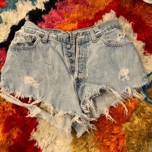 Levi DISTRESSED shorts
